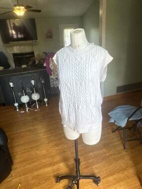 Cyrus Women's Cream Cable Knit Cap Sleeve Sweater Vest Size M